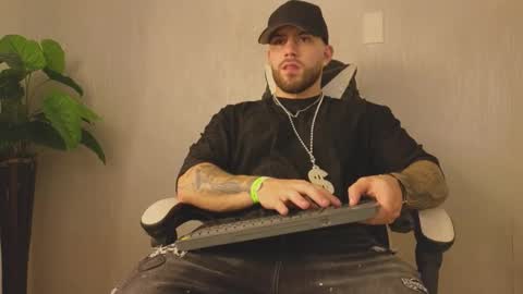 Snapshot of ades_lowe chatting on November 2, 7:22 am Ades online show from November 2, 7:22 am