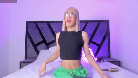 Snapshot of adharasweet1 chatting on November 16, 2:06 am AdharaSweet online show from November 16, 2:06 am