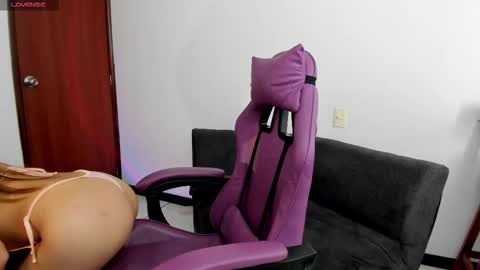 Snapshot of adhhaaraaa_ chatting on February 6, 9:51 pm Adhara guys here I am online days ending in even numberl I wait for you. online show from February 6, 9:51 pm