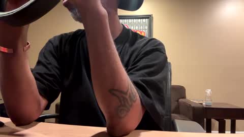 adick_ting online show from December 8, 6:22 am