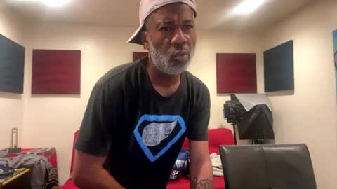 Snapshot of adick_ting chatting on June 26, 1:15 pm adick_ting online show from June 26, 1:15 pm