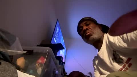 Snapshot of adick_ting chatting on July 21, 4:59 am adick_ting online show from July 21, 4:59 am