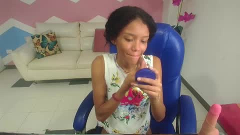 Snapshot of adisson_petite1 chatting on October 3, 11:57 pm adisson_petite1 online show from October 3, 11:57 pm
