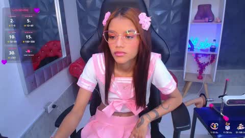 adisson_petite1 online show from March 7, 5:43 pm