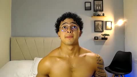 Snapshot of adonis_dlh chatting on November 23, 7:46 pm Adonis online show from November 23, 7:46 pm