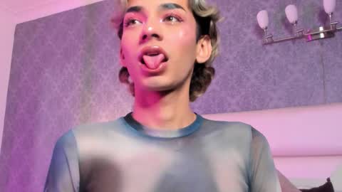 Snapshot of adonisaster chatting on December 4, 9:34 pm Adonis online show from December 4, 9:34 pm