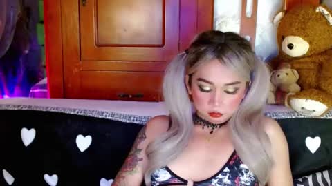 Snapshot of adorableslutxxx chatting on December 22, 1:55 am jasmine online show from December 22, 1:55 am