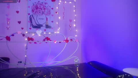 Snapshot of adri_gomez_1 chatting on February 13, 6:52 am Adri online show from February 13, 6:52 am