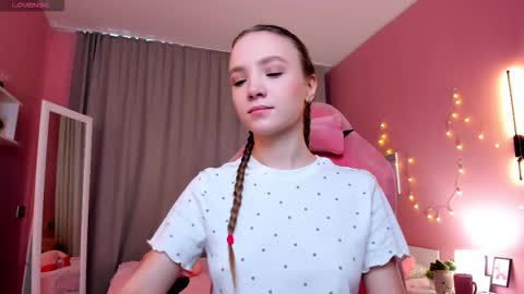 Snapshot of adria_arjona chatting on November 30, 7:34 am Eva online show from November 30, 7:34 am