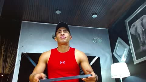 Snapshot of adrian_rae chatting on December 17, 2:55 pm online show from December 17, 2:55 pm