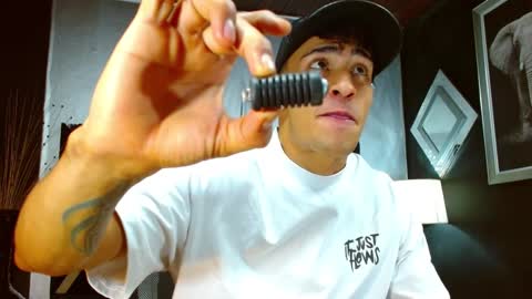 Snapshot of adrian_rae chatting on December 19, 12:23 pm online show from December 19, 12:23 pm