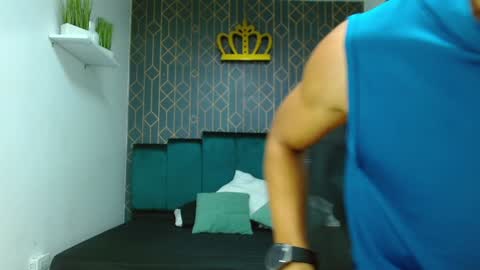 Snapshot of adrian_rae chatting on January 9, 11:47 am online show from January 9, 11:47 am