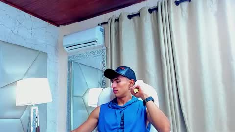 Snapshot of adrian_rae chatting on January 25, 12:05 pm online show from January 25, 12:05 pm