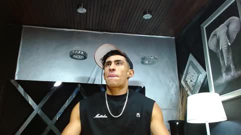 Snapshot of adrian_rae chatting on January 28, 11:28 am online show from January 28, 11:28 am