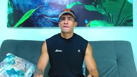 Snapshot of adrian_rae chatting on March 1, 11:50 am online show from March 1, 11:50 am