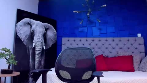 Snapshot of adrian_rae chatting on September 10, 12:32 am online show from September 10, 12:32 am