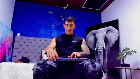 Snapshot of adrian_rae chatting on September 10, 6:19 pm online show from September 10, 6:19 pm