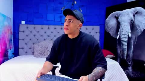 Snapshot of adrian_rae chatting on September 13, 11:43 am online show from September 13, 11:43 am