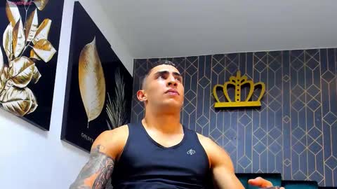 Snapshot of adrian_rae chatting on November 12, 12:00 am online show from November 12, 12:00 am