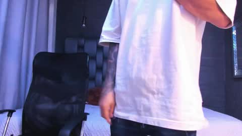 Snapshot of adrian_rae chatting on November 29, 12:08 pm online show from November 29, 12:08 pm