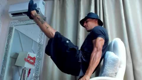   online show from December 5, 6:15 pm