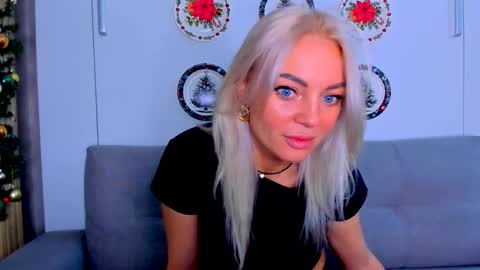 Snapshot of adriana_coy_ chatting on November 23, 1:11 pm Adriana online show from November 23, 1:11 pm