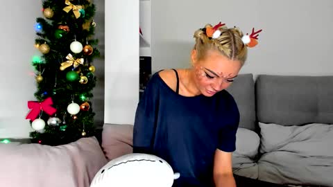 Snapshot of adriana_coy_ chatting on December 17, 2:34 pm Adriana online show from December 17, 2:34 pm