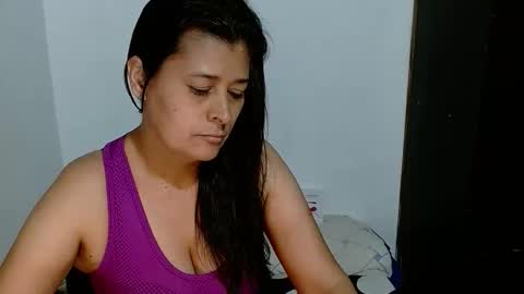 Snapshot of adriana_milf chatting on April 1, 3:18 am Adriana milf online show from April 1, 3:18 am