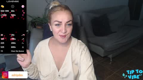 Snapshot of adrianapdes chatting on January 25, 12:16 pm Adriana Paredes online show from January 25, 12:16 pm