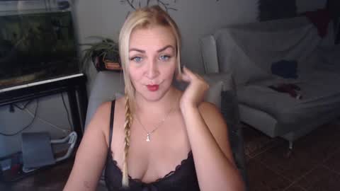 Snapshot of adrianapdes chatting on January 31, 11:56 am Adriana Paredes online show from January 31, 11:56 am