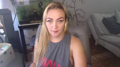 Snapshot of adrianapdes chatting on March 8, 12:09 pm Adriana Paredes online show from March 8, 12:09 pm