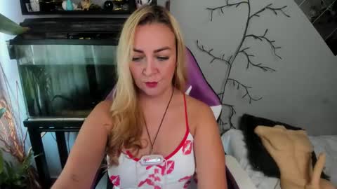 Snapshot of adrianapdes chatting on September 14, 12:59 pm Adriana Paredes online show from September 14, 12:59 pm