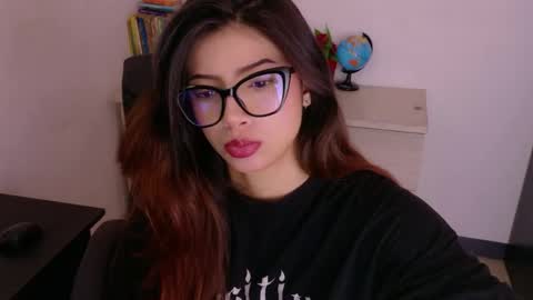 Snapshot of adrianna5_ chatting on May 7, 9:03 am Adriana online show from May 7, 9:03 am