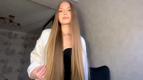 Caroline online show from March 17, 2:09 pm