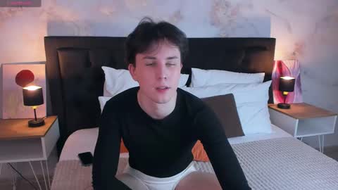 adrianoaubert online show from February 12, 10:35 am