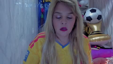 adriiana_fox_ online show from June 17, 6:20 pm