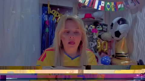 adriiana_fox_ online show from July 3, 4:13 pm