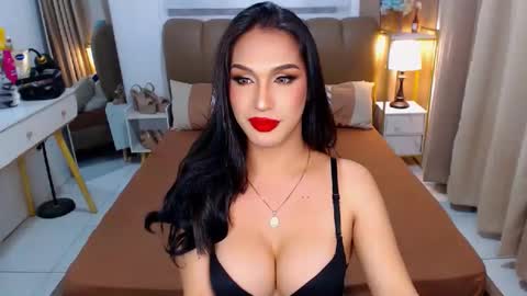 Snapshot of adychavez chatting on February 13, 11:06 am Ur Dream girl online show from February 13, 11:06 am