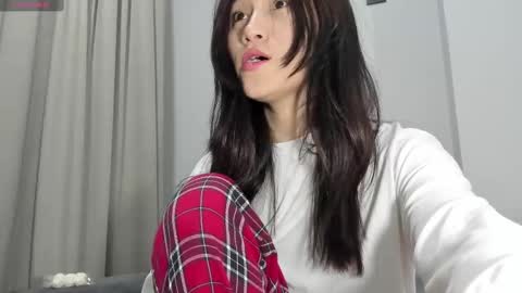 Snapshot of ae_nie chatting on February 19, 1:50 pm Aenie online show from February 19, 1:50 pm