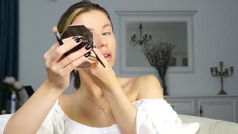 Snapshot of aelia_anara chatting on September 26, 3:32 am Aelia online show from September 26, 3:32 am