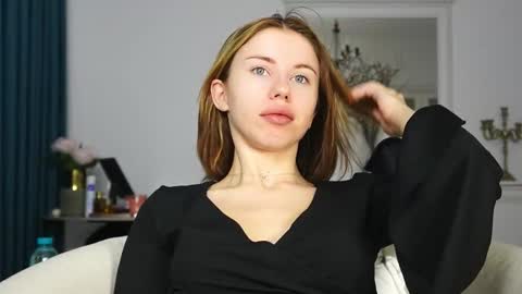 Snapshot of aelia_anara chatting on October 2, 4:19 am Aelia online show from October 2, 4:19 am
