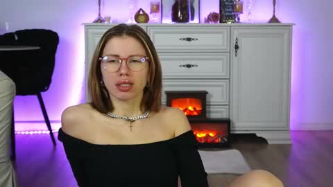 Snapshot of aelia_anara chatting on October 16, 4:35 am Aelia online show from October 16, 4:35 am
