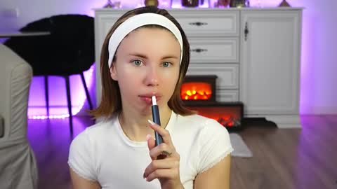 Snapshot of aelia_anara chatting on October 18, 4:15 am Aelia online show from October 18, 4:15 am