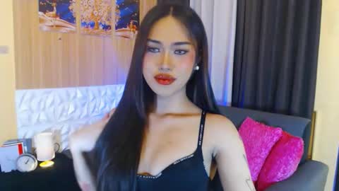 Snapshot of aeshamargaux chatting on November 16, 2:17 am aeshamargaux online show from November 16, 2:17 am