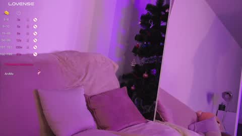 Snapshot of aesthetics__tease chatting on January 3, 6:03 pm aesthetics__tease online show from January 3, 6:03 pm