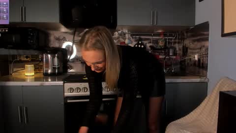 Snapshot of afanasia chatting on January 13, 9:31 pm OneAfa online show from January 13, 9:31 pm