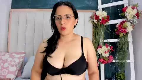 Snapshot of africa_holmes chatting on November 5, 2:22 am Africa online show from November 5, 2:22 am