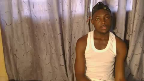 Snapshot of african_hotchocolate chatting on December 14, 6:30 am sexiest online show from December 14, 6:30 am