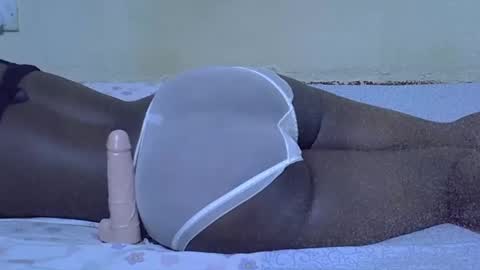 Snapshot of african_pussy2 chatting on March 4, 4:52 pm african_pussy2 online show from March 4, 4:52 pm