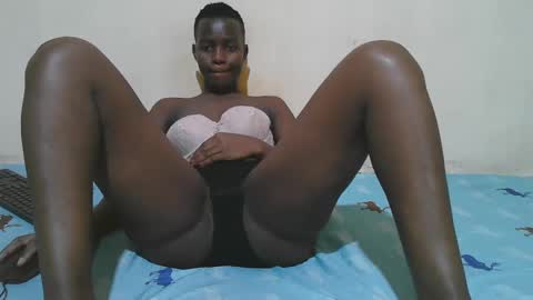 Snapshot of african_pussy2 chatting on March 6, 8:30 am african_pussy2 online show from March 6, 8:30 am